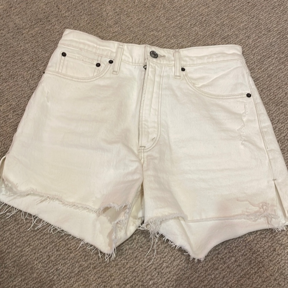 Abercombie and fitch white shorts. Mom high rise. Size 2/26